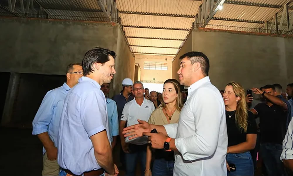 Governador em exercício, Daniel Vilela visita obras em Jaraguá