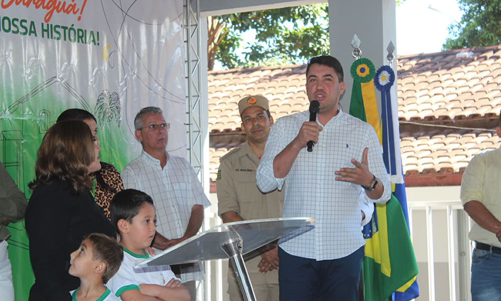 Fátima Gavioli entrega reforma de escola em Jaraguá2