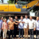 Prefeitura recebe escavadeira hidráulica avaliada em R$ 700 mil