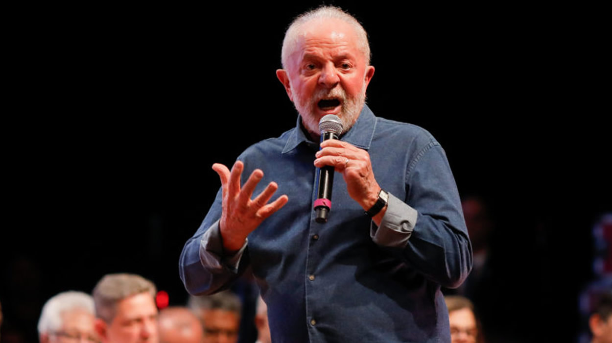 Lula lança projeto para atrair evangélicos, braço forte de Bolsonaro