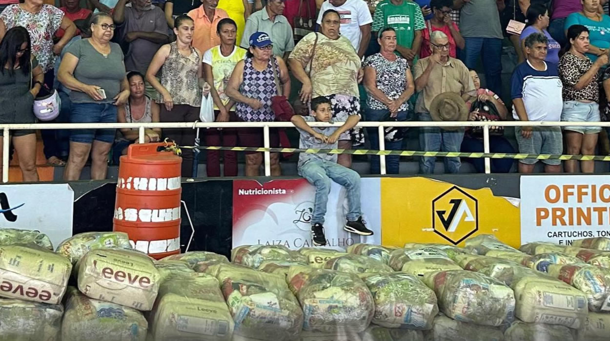 Prefeitura entregou 1.500 cestas básicas e 5 mil lotes no final de ano