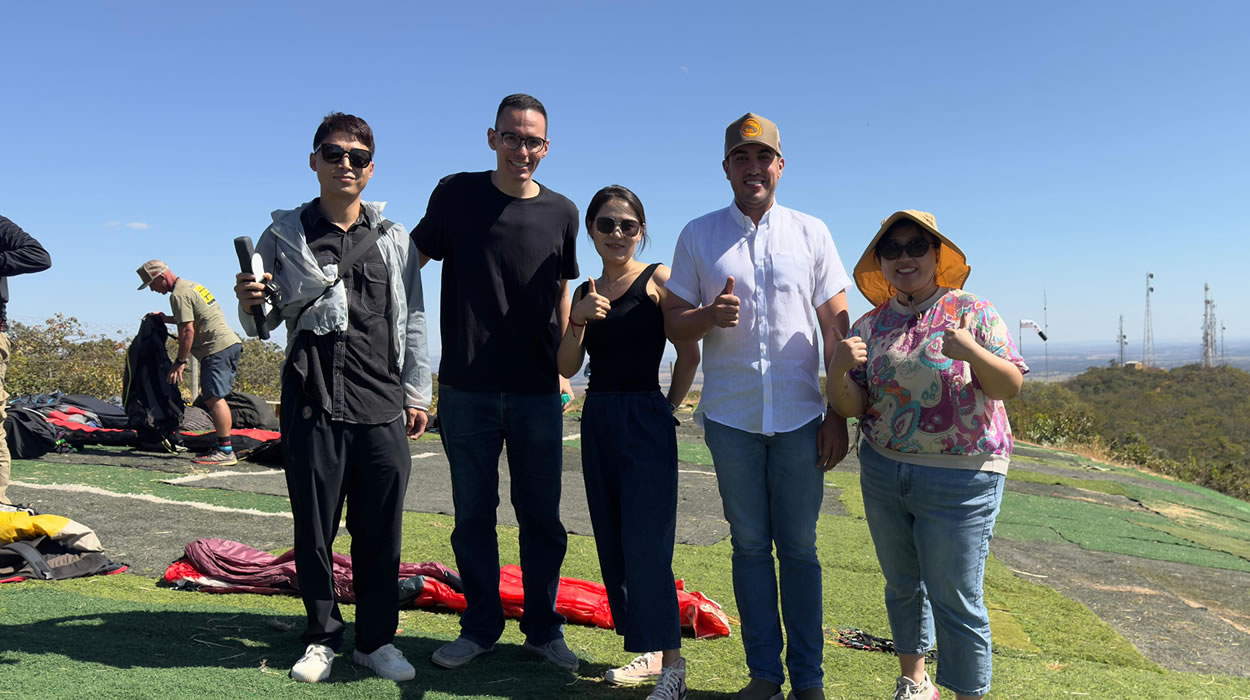 Jornalistas da China fazem cobertura do Circuito Voo Livre -