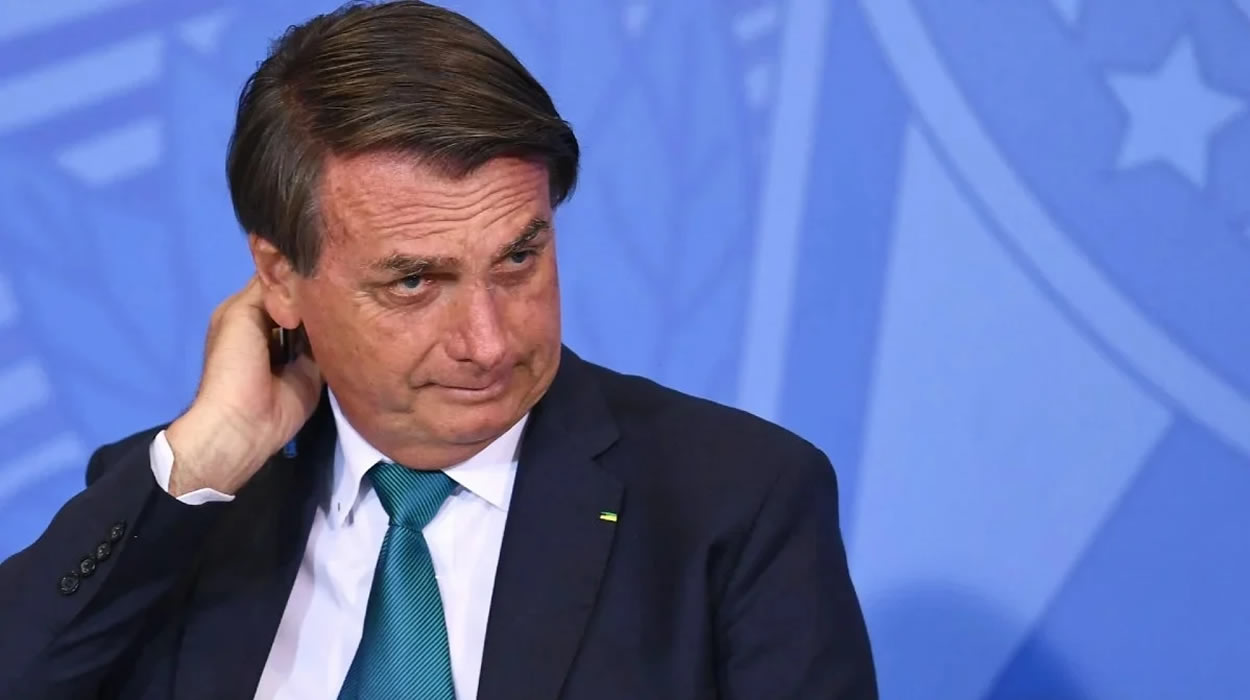 Bolsonaro é indiciado por desvio de R$ 6,8 milhões