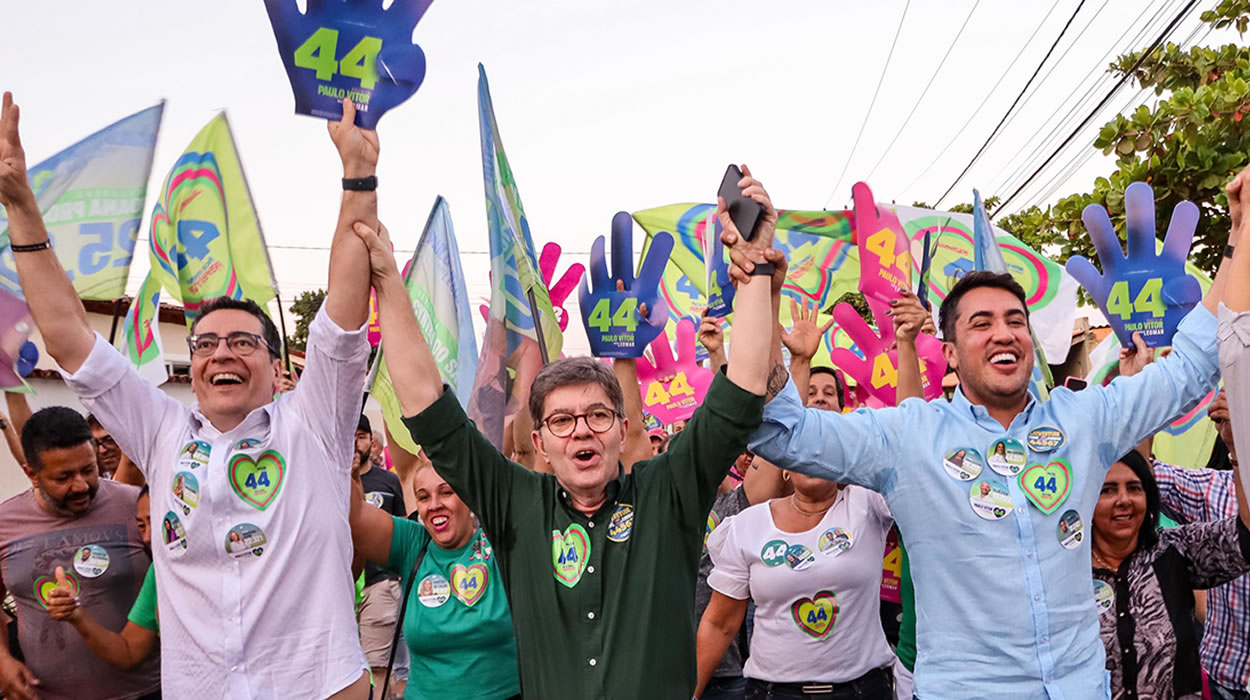 Paulo Vitor recebe secretário de Estado em caminhada na Vila Brasilinha