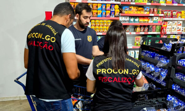 Polícia Civil e Procon retiram produtos vencidos do comércio