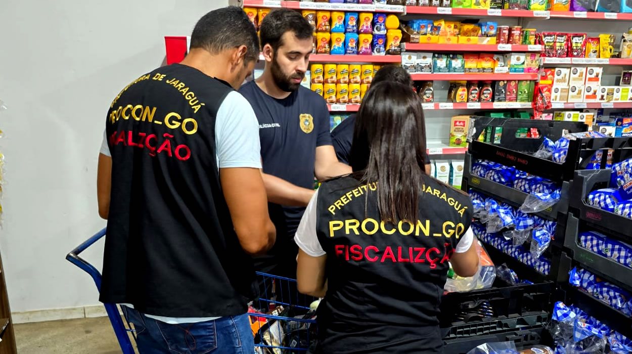 Polícia Civil e Procon retiram produtos vencidos do comércio