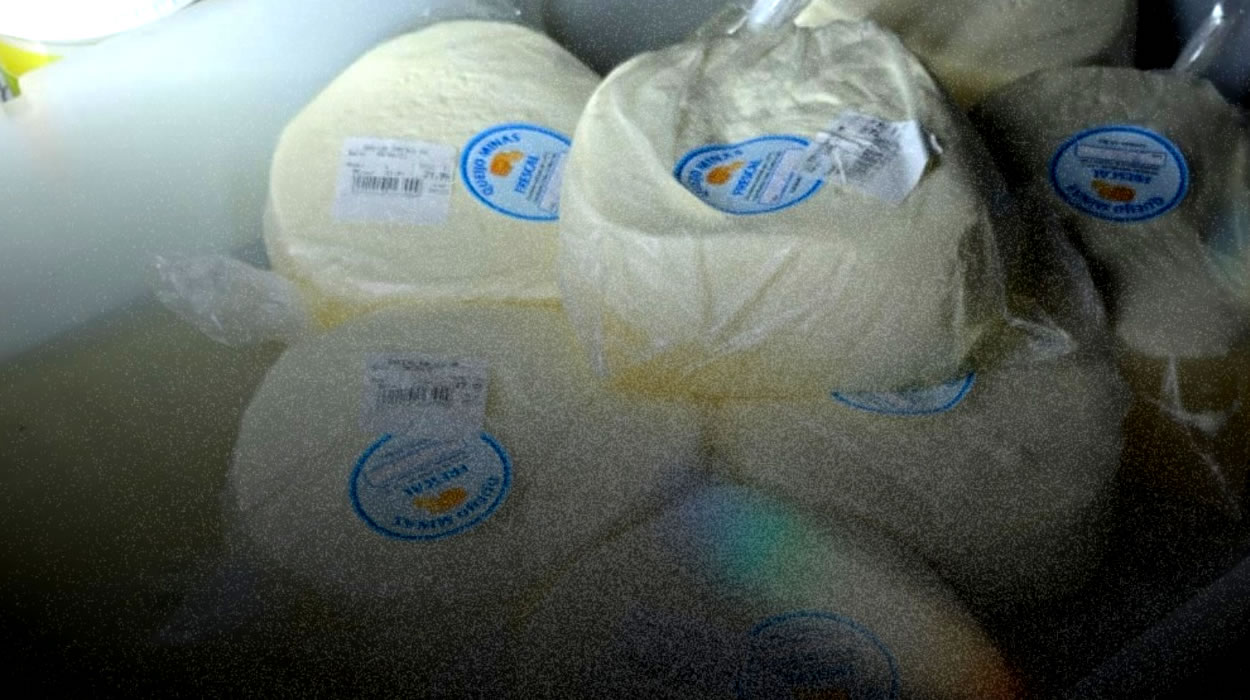 Polícia e Procon retiram 'queijo com mosquito' do comércio