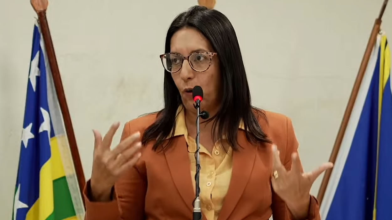 Vereadora se retrata com os professores sobre o piso