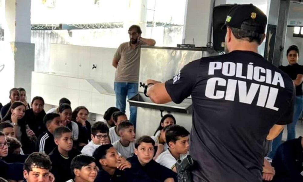 Polícia Civil De Jaraguá realiza palestra de combate ao bullyng