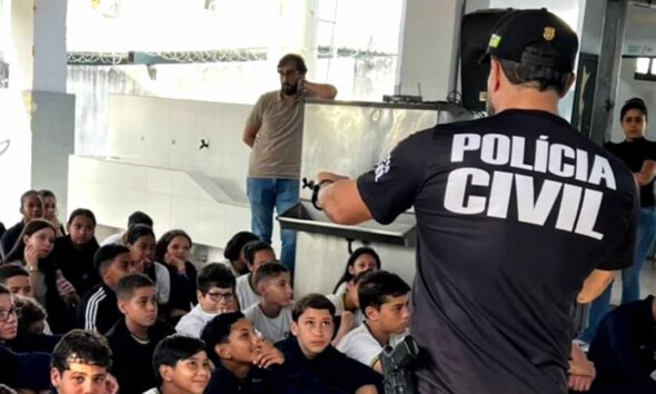 Polícia Civil De Jaraguá realiza palestra de combate ao bullyng
