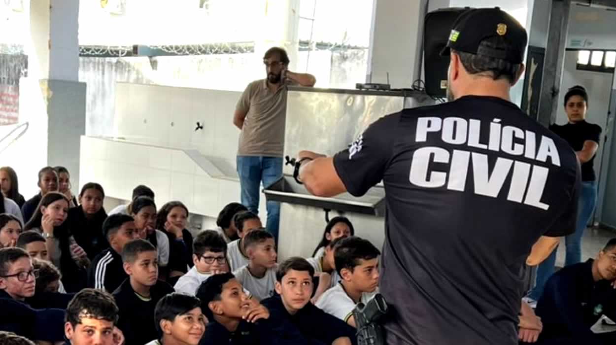 Polícia Civil De Jaraguá realiza palestra de combate ao bullyng