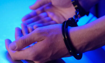 Homem é preso ao ameaçar a mãe dentro de delegacia